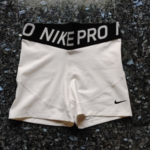 Nike pros 3" shorts